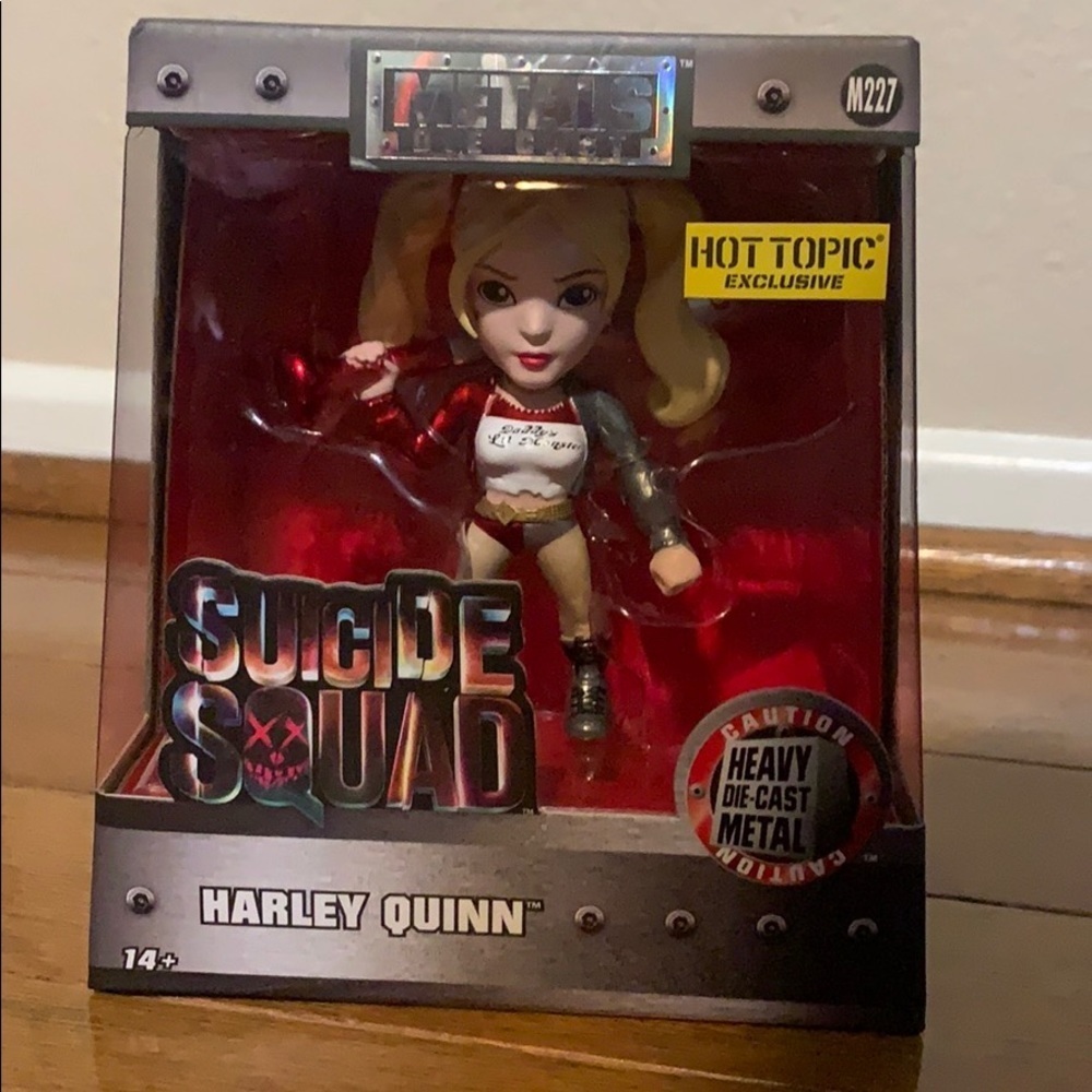 Harley Quinn mint condition hot topic exclusive